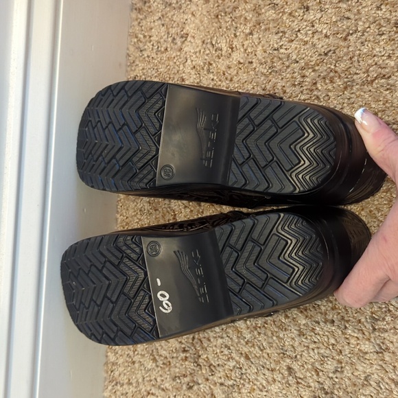 Dansko Professional clog brown tooled leather size 38 - Picture 3 of 3